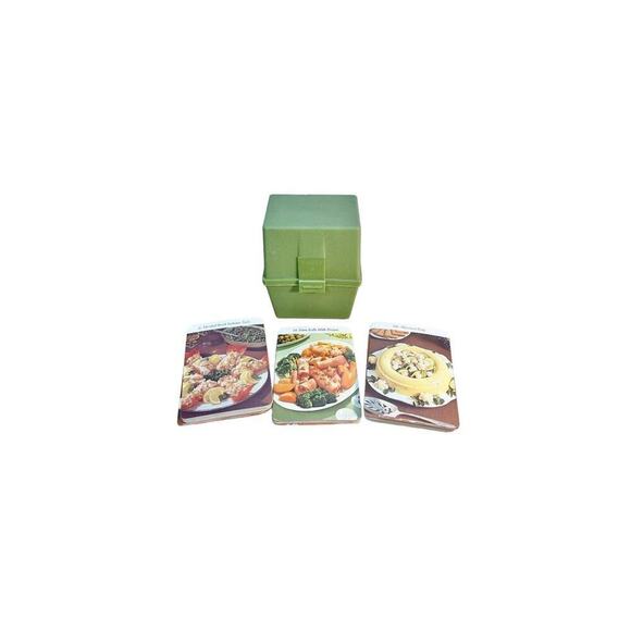 Vintage 1972 DINNER IS SERVED Avocado Green Marjon Promotions Recipe Box Cards - Picture 1 of 10